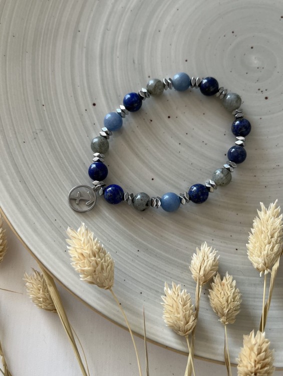 Bransoletka zodiakalna STRZELEC od Lazuri – lapis lazuli i labradoryt w srebrnej wersji.