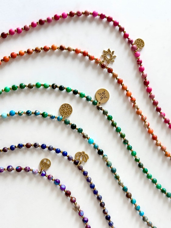 Naszyjnik ROYAL od Lazuri – kolorowy jaspis cesarski w letniej odsłonie.
