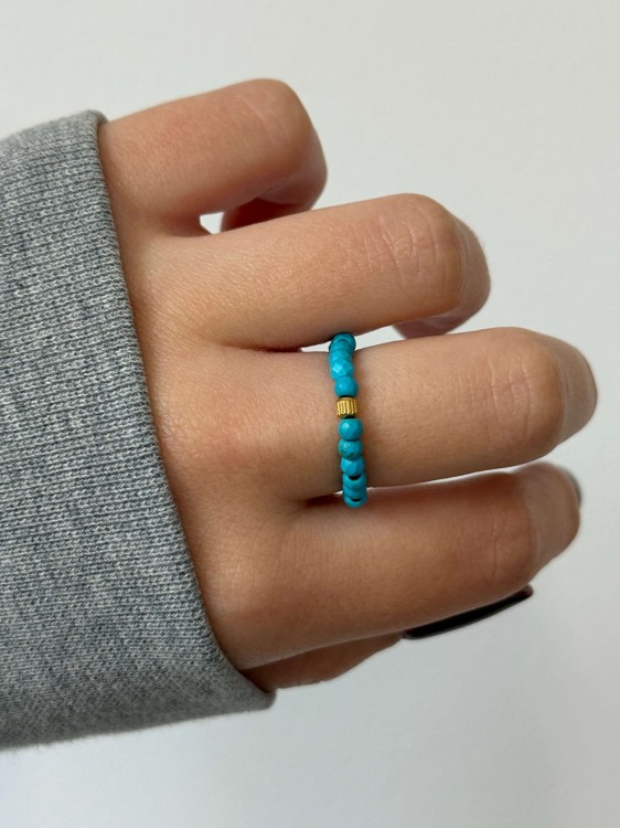 Pierścionek MEG z turkusowego magnezytu i złotą przekładką, stylowa biżuteria handmade