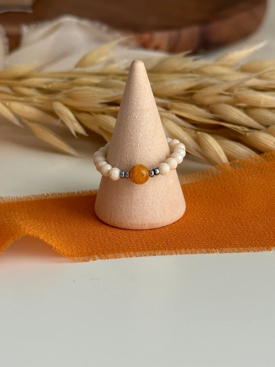 Pierścionek BALY handmade – bursztyn w centrum, kamień rzeczny (jaspis) i srebrny hematyt, naturalna, elegancka biżuteria