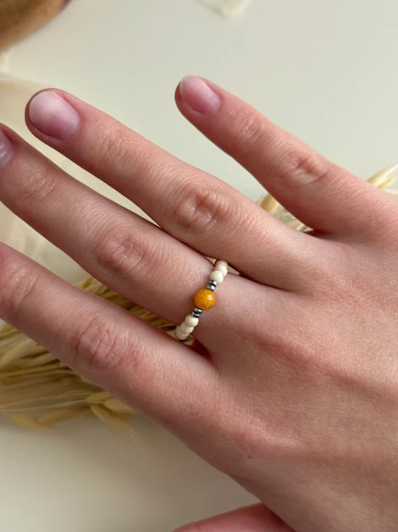 Pierścionek BALY z bursztynem w centrum, kamieniem rzecznym (jaspis) i srebrnym hematytem na palcu – handmade, naturalne kamienie