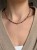 Choker z naturalnego rodonitu w odcieniach różu i czerni