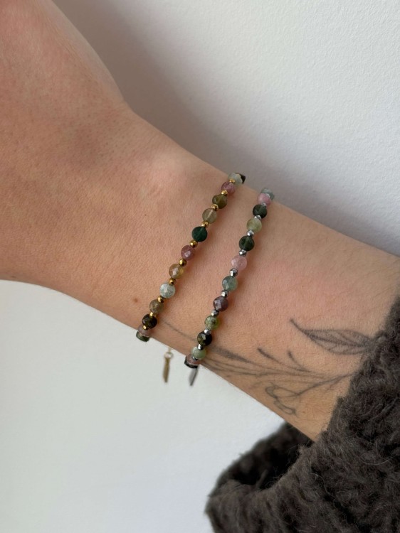 Bransoletka VIRELIA na nadgarstku – naturalny styl