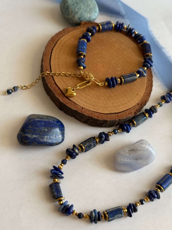 Elegancka biżuteria z lapis lazuli – prezent dla niej kolekcja Lazuri Love