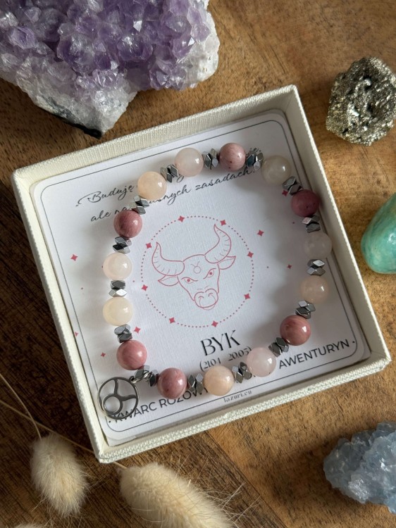 Srebrna bransoletka dla Byka z kwarcem różowym i rodonitem w ozdobnym pudełku – amulet miłości i ukojenia.
