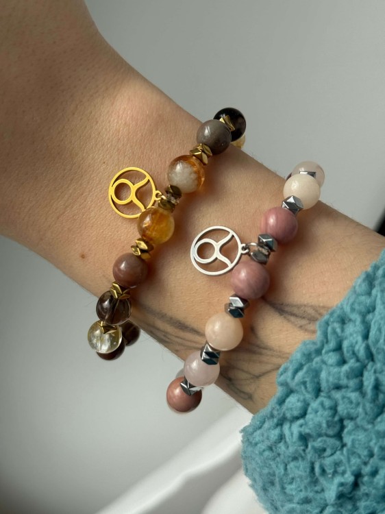 Bransoletka zodiakalna na nadgarstku – biżuteria dla Byka handmade z naturalnych kamieni: cytrynu, kwarcu i awenturynu.