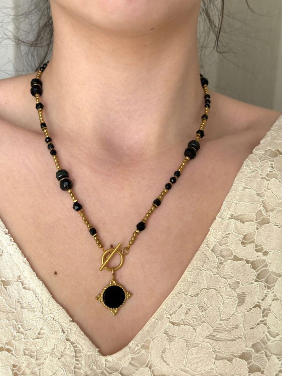 Naszyjnik z czarnych kamieni naturalnych i złotego hematytu biżuteria handmade
