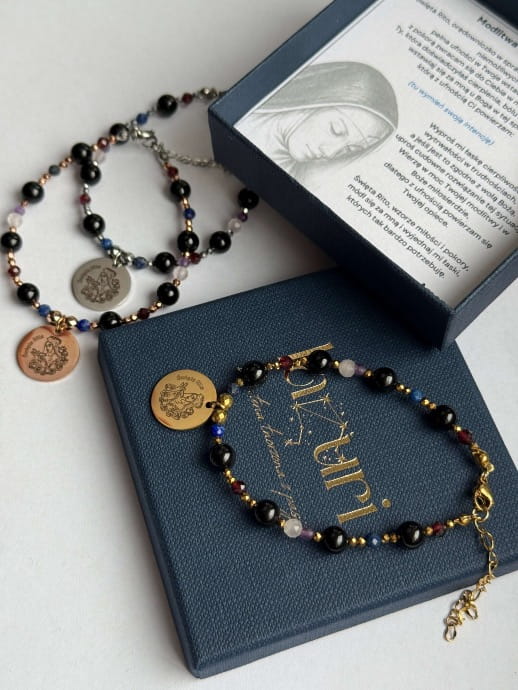 Kolekcja bransoletek RITA – wybór kolorów: złoto, srebro i różowe złoto z kamieniami.