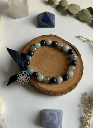 Granatowa bransoletka handmade z kamieni naturalnych awenturyn i agat z zawieszką słońce.