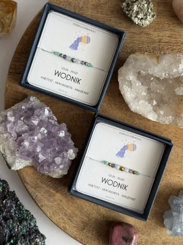 Warianty bransoletki ZODIAKARA dla Wodnika – złota i srebrna wersja z kamieniami naturalnymi: ametyst, amazonit, akwamaryn i hematyt