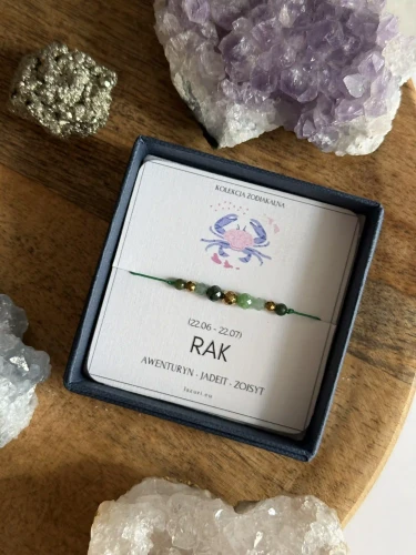 Amulet dla Raka z kamieni naturalnych w wersji złotej