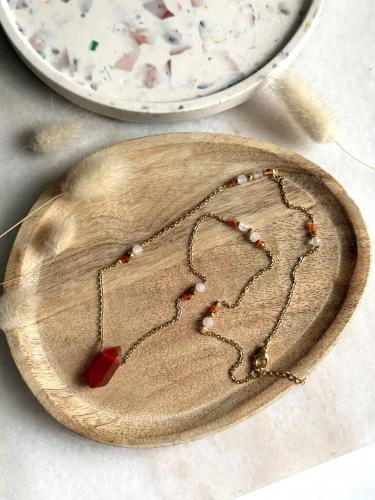 Talizman miłości: naszyjnik z intensywnie pomarańczowym karneolem i kwarcem różowym.