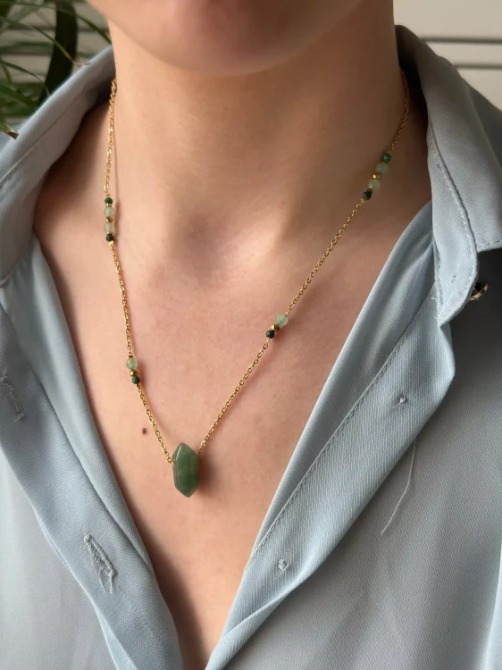 Talizman szczęścia: naszyjnik z intensywnie zielonym jadeitem i awenturynem.