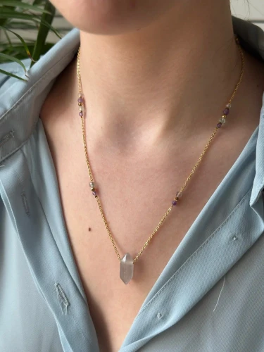 Talizman nauki: naszyjnik z fluorytem i ametystem dla uczniów i studentów.