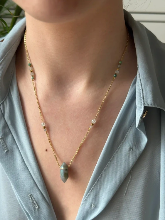 Elegancki naszyjnik KIMI z turkusem afrykańskim i złotym hematytem.