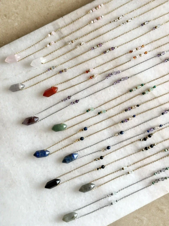 Naszyjnik KIMI w świetle dziennym – naturalny blask i głęboka