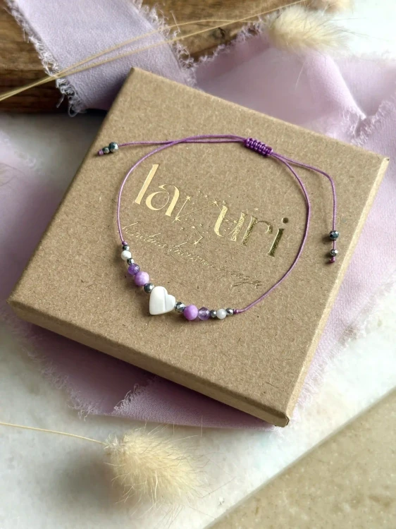 Stylowy upominek dla przedszkolanki: bransoletka MENTORA z motywem serca.