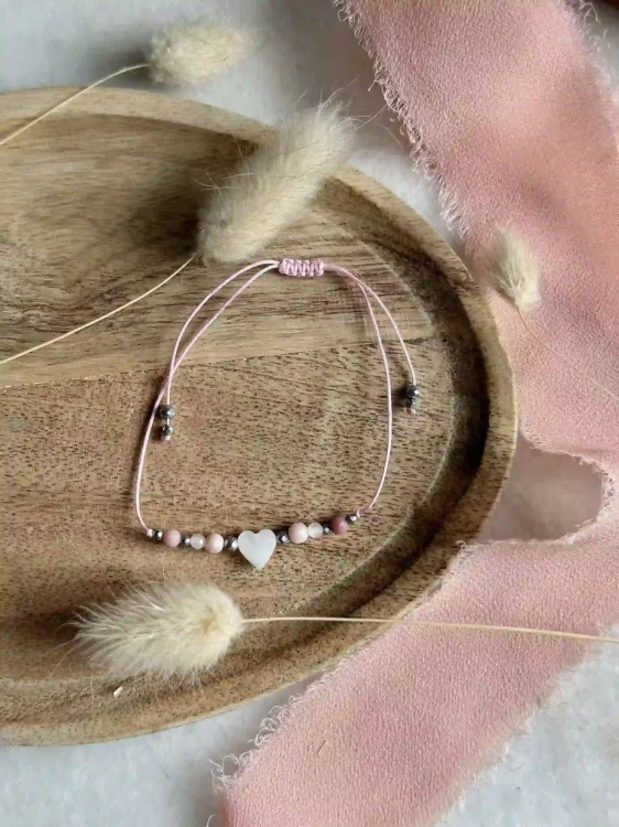 Talizman wdzięczności: bransoletka MENTORA z kwarcem różowym dla mentorki.