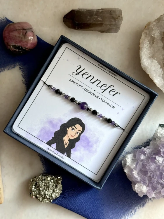 Regulowana bransoletka Yennefer inspirowana Wiedźminem z fioletowego ametystu, czarnego obsydianu i turmalinu na czarnym sznurku.