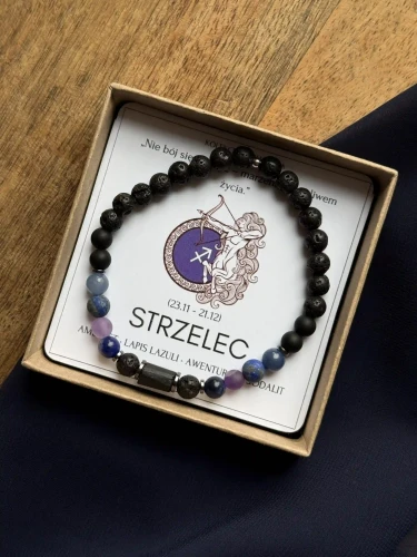 Głęboki błękit lapis lazuli i fioletowy ametyst – detale bransoletki dla Strzelca