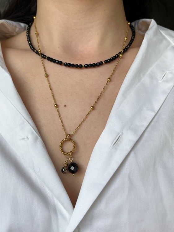 Minimalistyczny choker z czarnych agatów – naszyjnik BLACK STAR w wersji krótkiej.